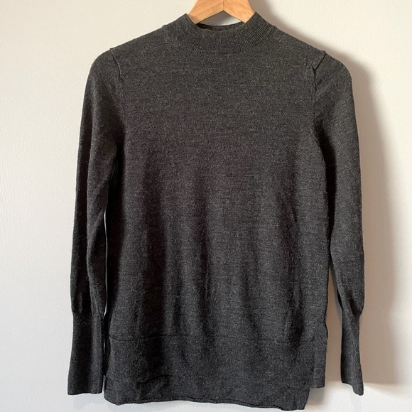 Badgley Mischka Sweaters - Badgley Mischka 100% Merino sweater